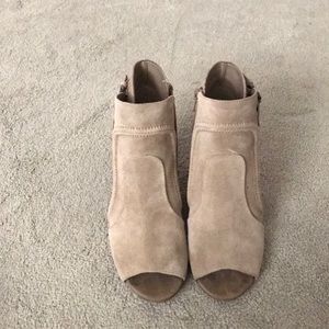 Vince camuto booties